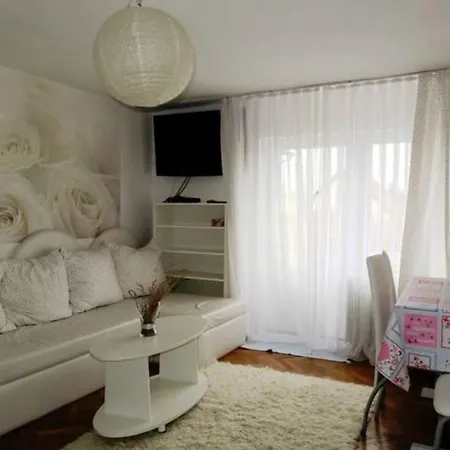 Gasthuis & In The Rosy Garden 3*