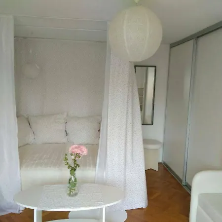 Casa de hóspedes & In The Rosy Garden 3*